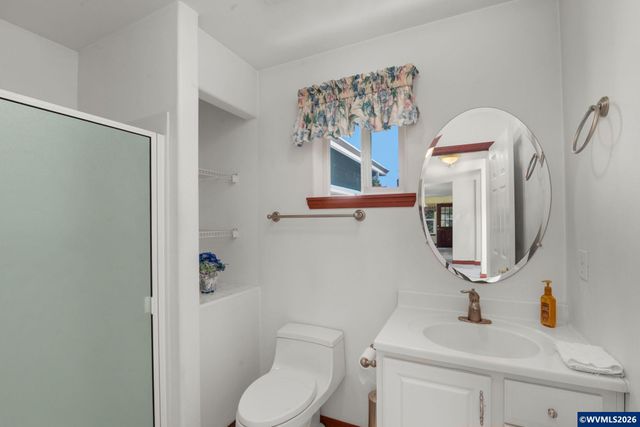 534 NE South Shore Rd, Portland, OR 97211