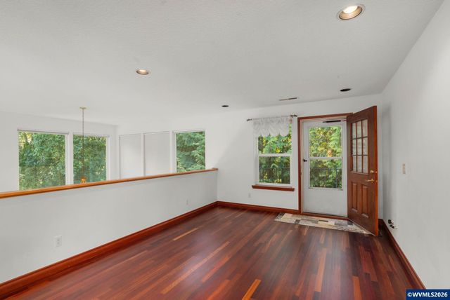 534 NE South Shore Rd, Portland, OR 97211
