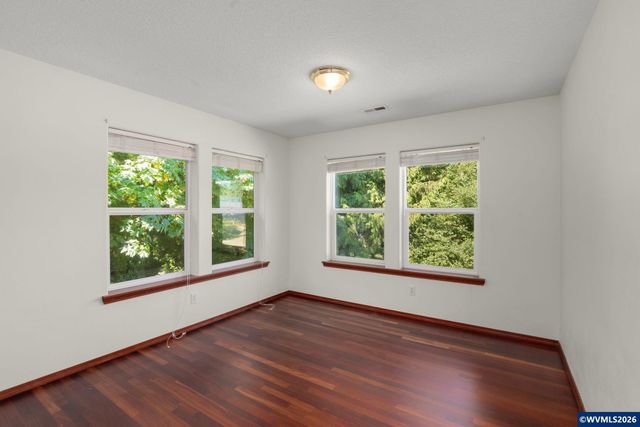 534 NE South Shore Rd, Portland, OR 97211