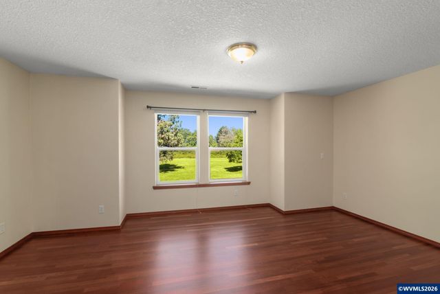 534 NE South Shore Rd, Portland, OR 97211