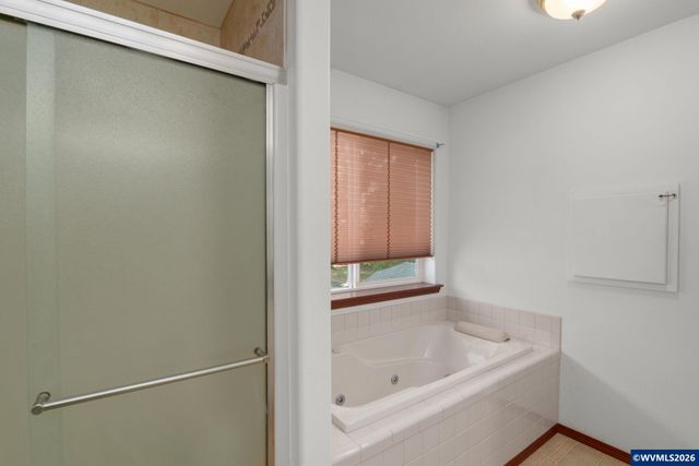 534 NE South Shore Rd, Portland, OR 97211