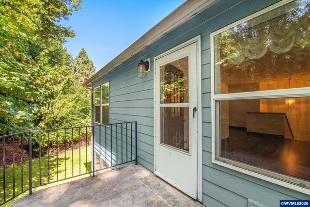 534 NE South Shore Rd, Portland, OR 97211