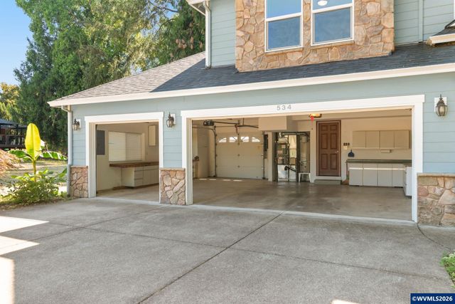 534 NE South Shore Rd, Portland, OR 97211