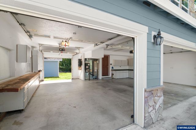 534 NE South Shore Rd, Portland, OR 97211
