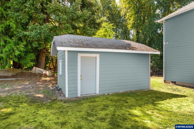 534 NE South Shore Rd, Portland, OR 97211