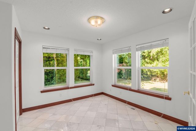 534 NE South Shore Rd, Portland, OR 97211
