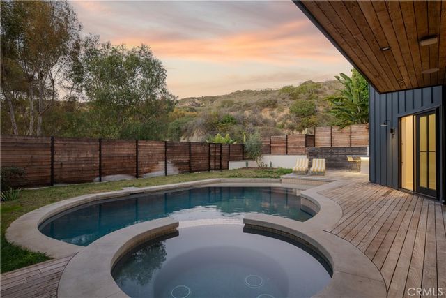 31831 Sunset Avenue, Laguna Beach, CA 92651