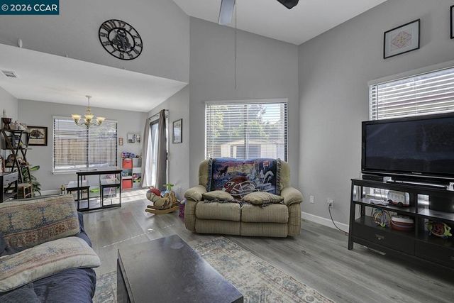 2099 Meadowlark Ln, Oakley, CA 94561