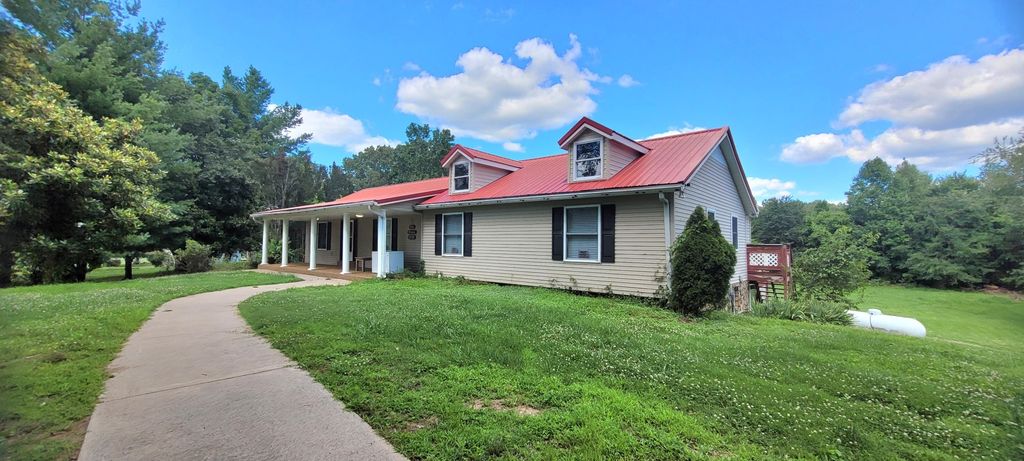 5255 N Mount Pleasant Rd, Greenbrier, TN 37073