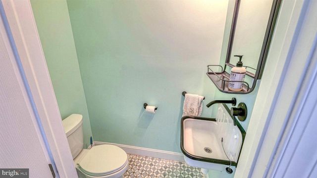 10 S NASHVILLE AVE, Ventnor City, NJ 08406