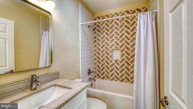 10 S NASHVILLE AVE, Ventnor City, NJ 08406