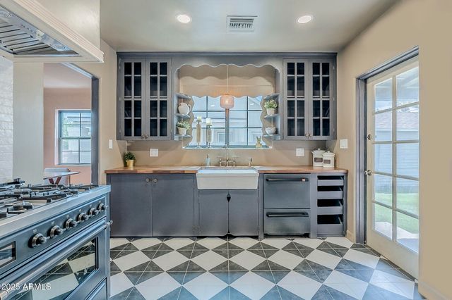 1551 W VERNON Avenue, Phoenix, AZ 85007