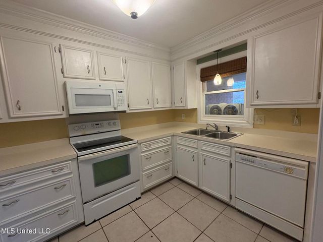 12 River Run Drive, Jackson, MS 39211