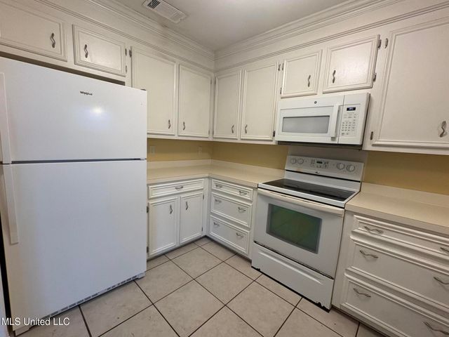 12 River Run Drive, Jackson, MS 39211