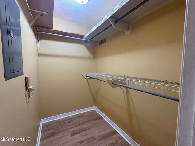 12 River Run Drive, Jackson, MS 39211