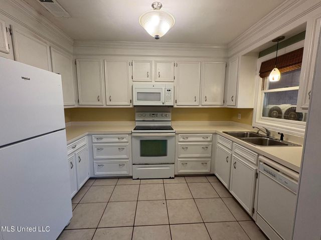 12 River Run Drive, Jackson, MS 39211