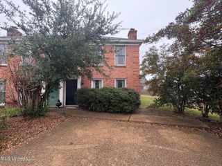 12 River Run Drive, Jackson, MS 39211