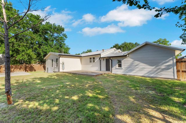 215 Paulus Street, Schulenburg, TX 78956