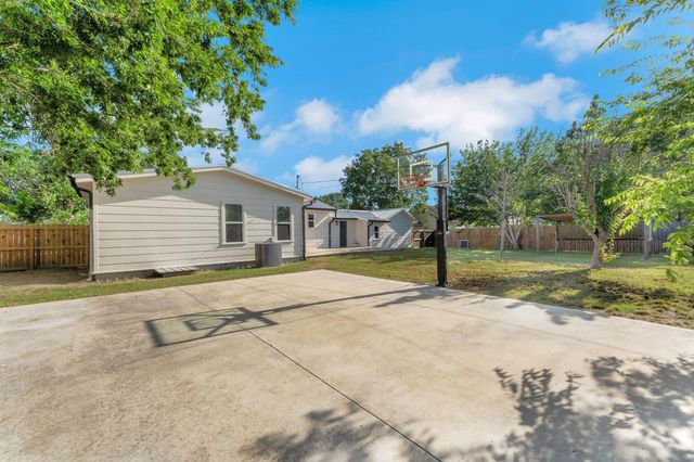 215 Paulus Street, Schulenburg, TX 78956
