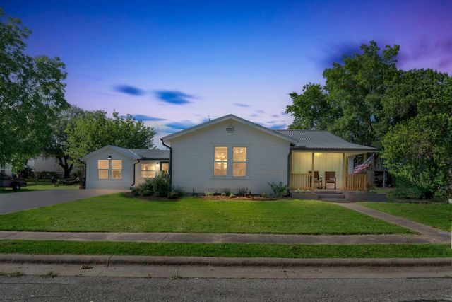 215 Paulus Street, Schulenburg, TX 78956