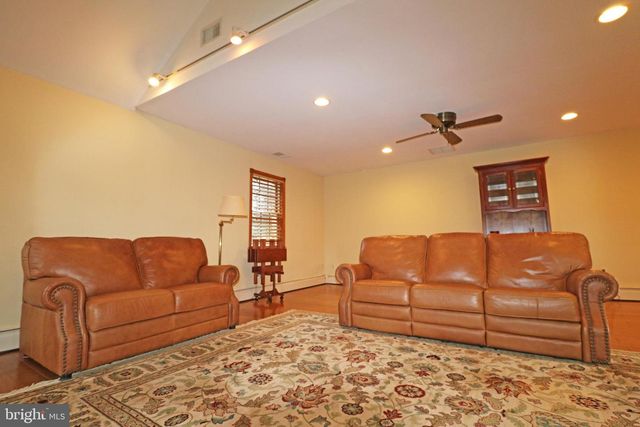 6 PATRICIA LN, Glen Mills, PA 19342
