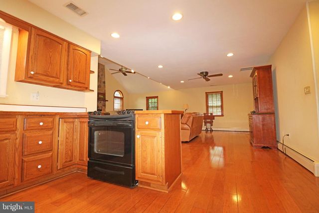 6 PATRICIA LN, Glen Mills, PA 19342