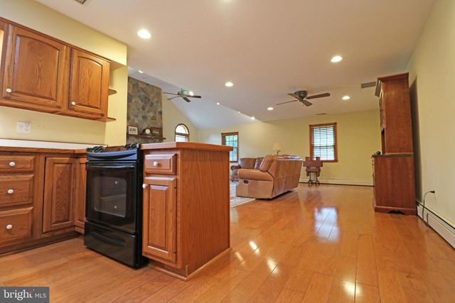 6 PATRICIA LN, Glen Mills, PA 19342