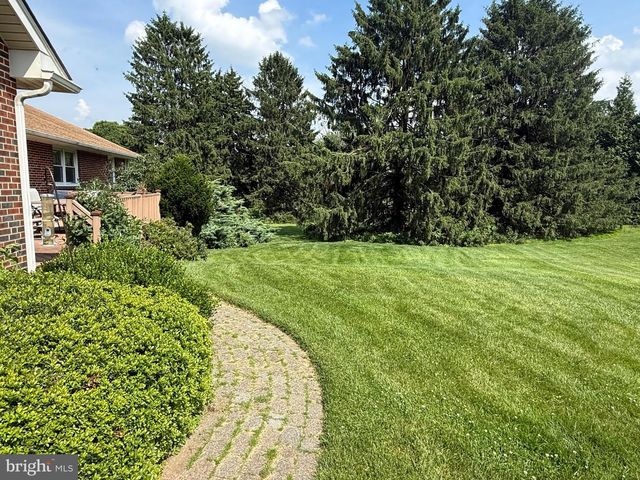 6 PATRICIA LN, Glen Mills, PA 19342
