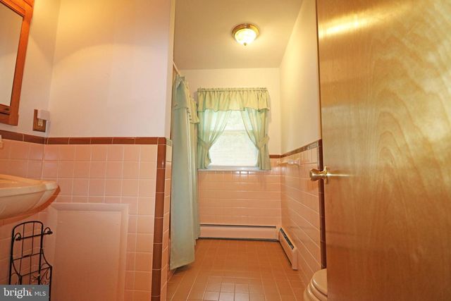 6 PATRICIA LN, Glen Mills, PA 19342