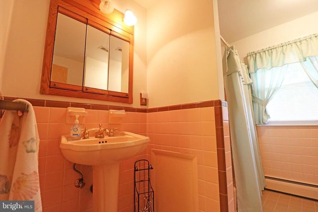 6 PATRICIA LN, Glen Mills, PA 19342