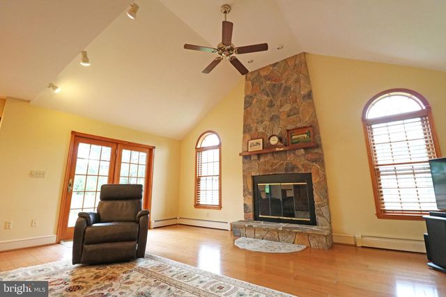 6 PATRICIA LN, Glen Mills, PA 19342