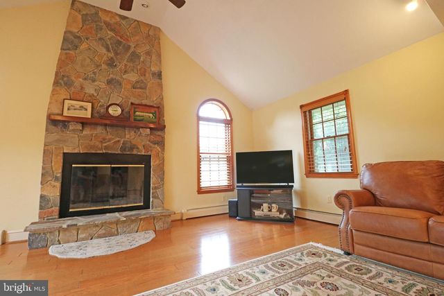 6 PATRICIA LN, Glen Mills, PA 19342