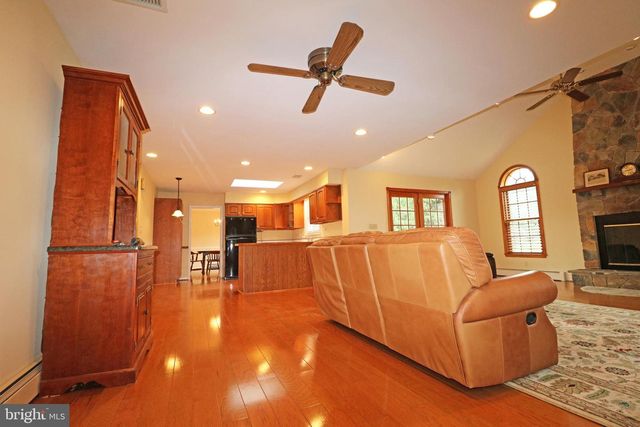 6 PATRICIA LN, Glen Mills, PA 19342