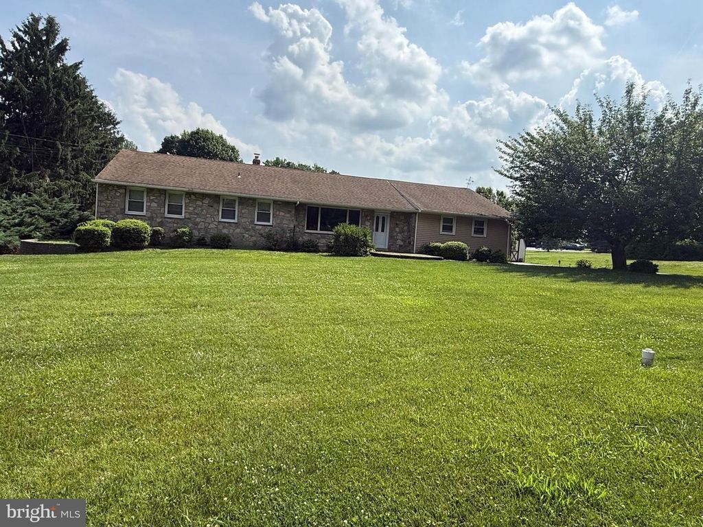 6 PATRICIA LN, Glen Mills, PA 19342