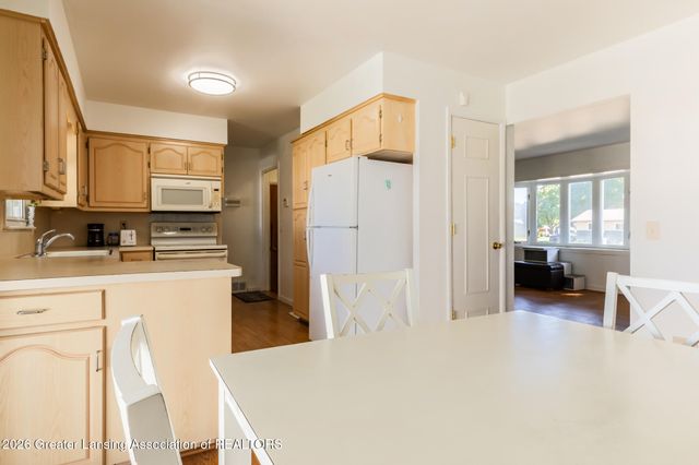 7520 Williamsburg Road, Lansing, MI 48917