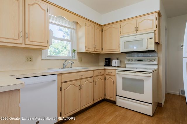 7520 Williamsburg Road, Lansing, MI 48917