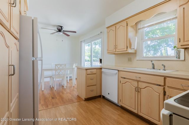 7520 Williamsburg Road, Lansing, MI 48917