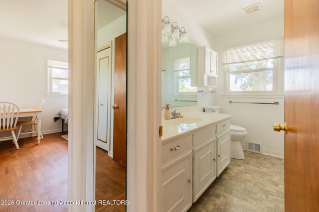 7520 Williamsburg Road, Lansing, MI 48917