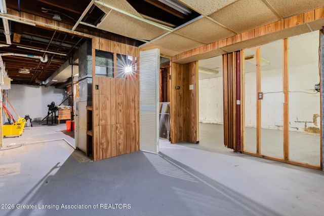 7520 Williamsburg Road, Lansing, MI 48917