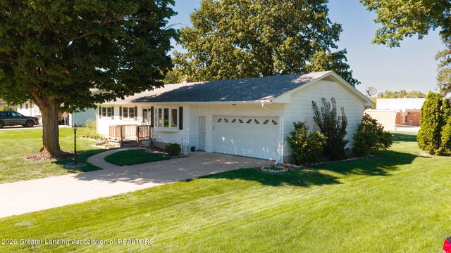 7520 Williamsburg Road, Lansing, MI 48917