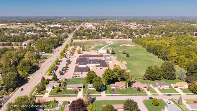 7520 Williamsburg Road, Lansing, MI 48917