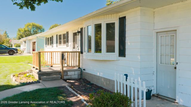 7520 Williamsburg Road, Lansing, MI 48917