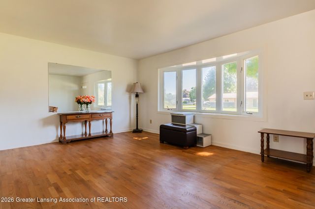 7520 Williamsburg Road, Lansing, MI 48917
