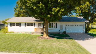 7520 Williamsburg Road, Lansing, MI 48917