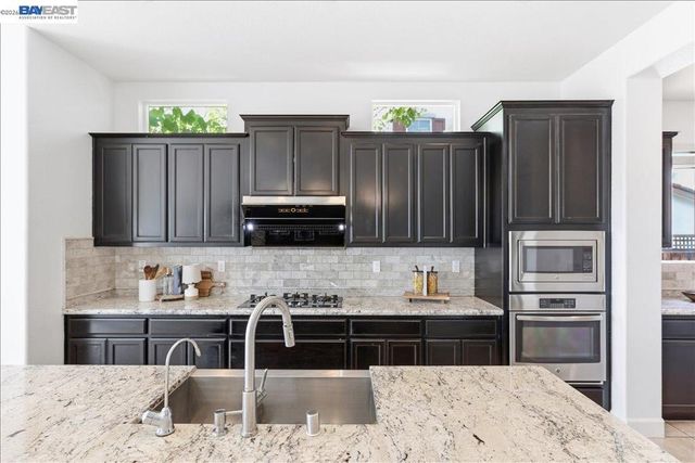 1718 N Terracina Dr, Dublin, CA 94568