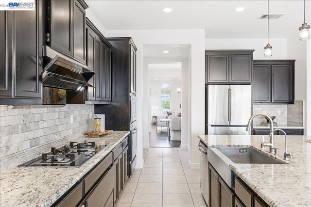1718 N Terracina Dr, Dublin, CA 94568