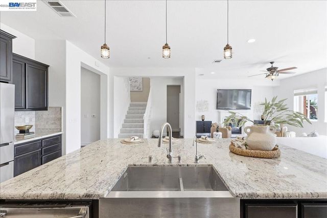1718 N Terracina Dr, Dublin, CA 94568