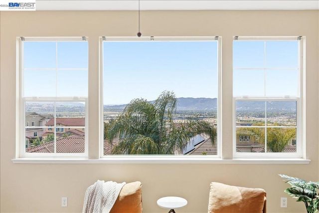 1718 N Terracina Dr, Dublin, CA 94568