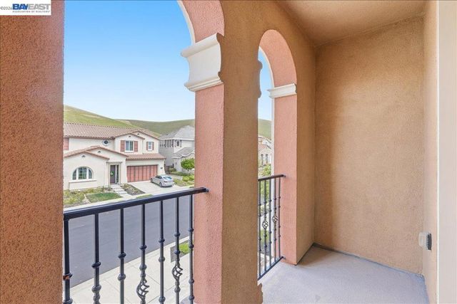 1718 N Terracina Dr, Dublin, CA 94568