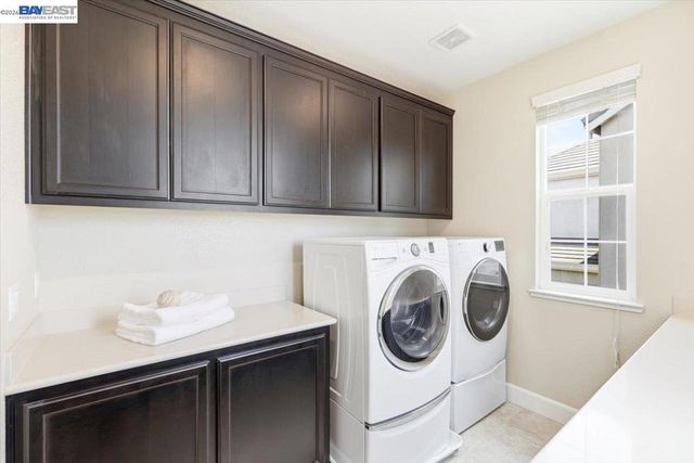 1718 N Terracina Dr, Dublin, CA 94568